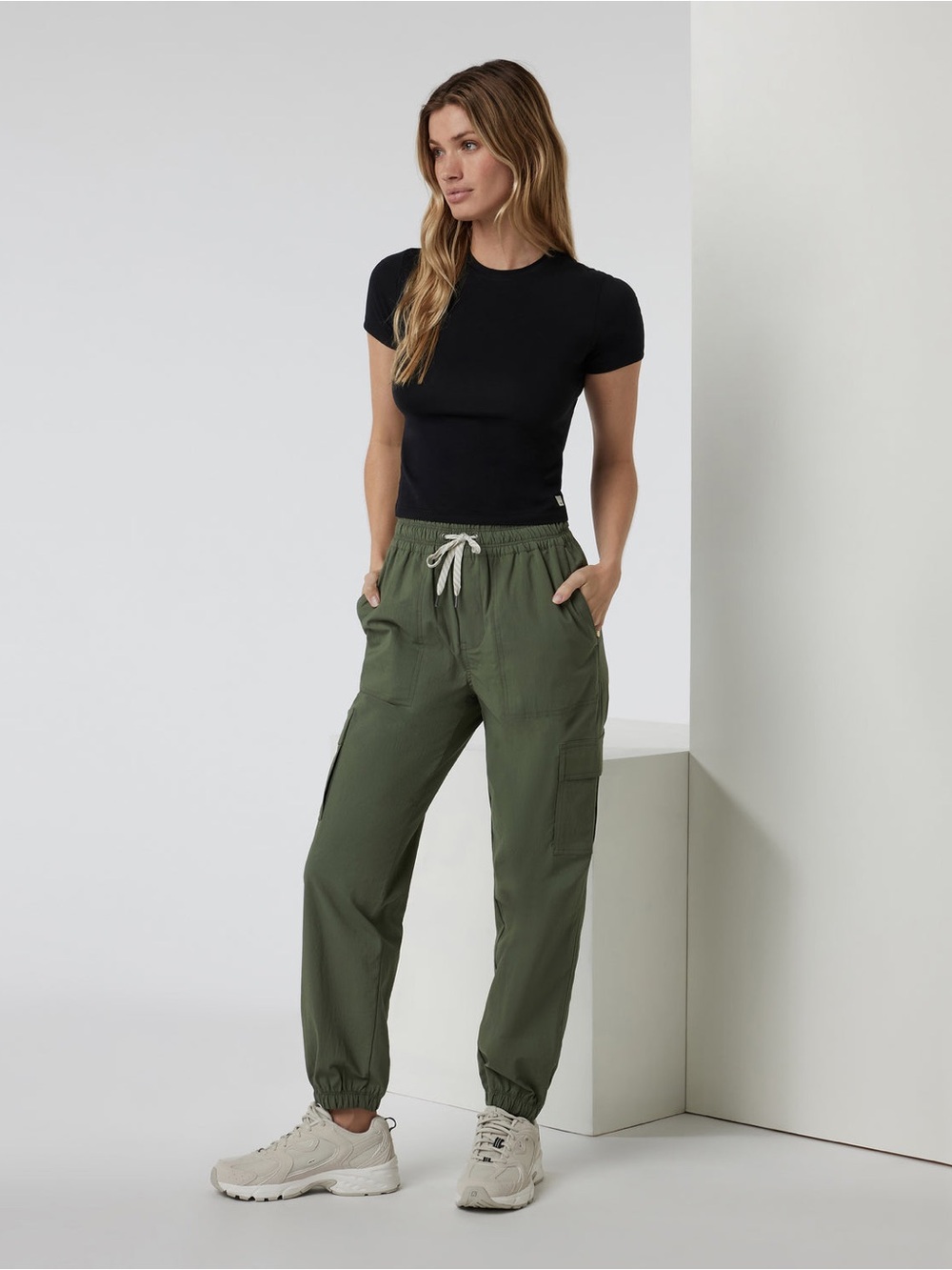 Vuori Birch Jogger in Forest Green
